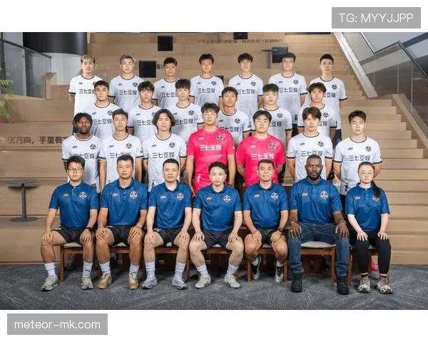 西甲劲旅迎来新援，年轻前锋加盟提升球队竞争力