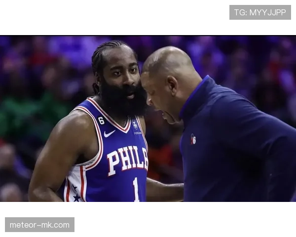 马克西借恩比德挡拆拉开空间，比哈登更具终结效率